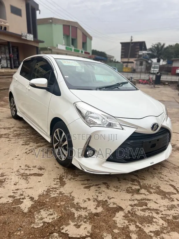 Toyota Vitz 1.3 FWD 5dr 2017 White · Photo 1