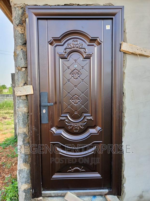 Mic Single Metal Door With Accessories · Photo 1
