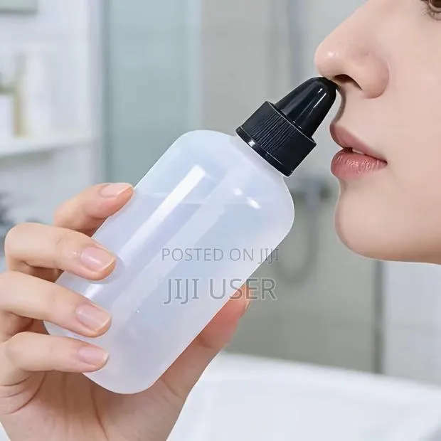 A Manual Nasal Irrigation Bottle · Photo 1