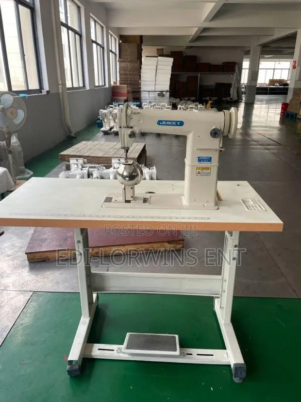Jukky Wig Sewing Machine · Photo 1