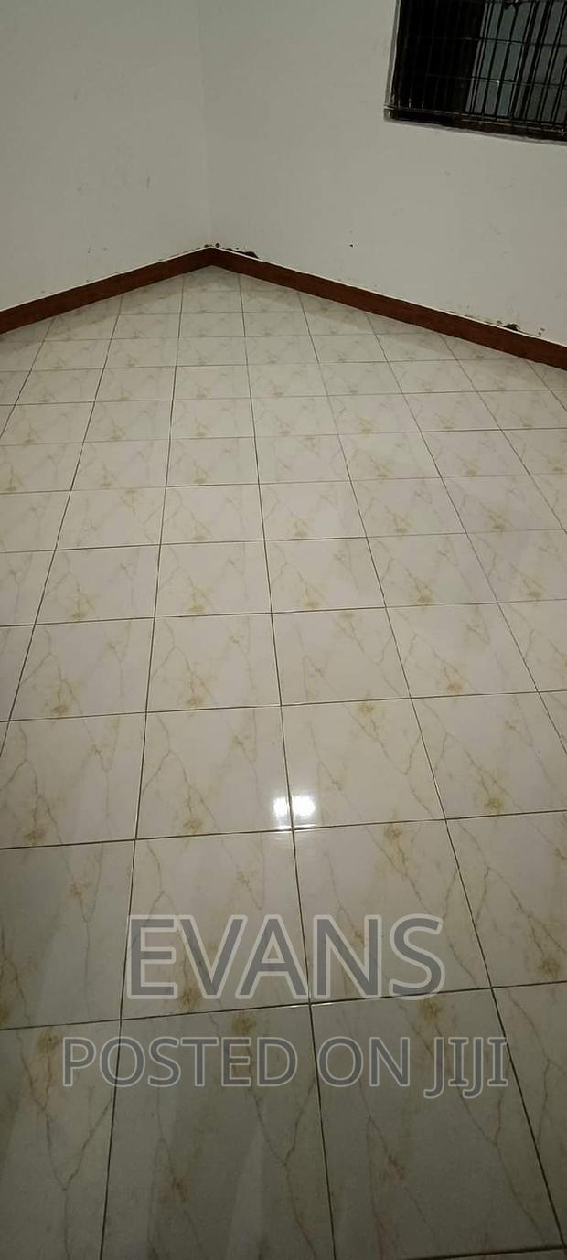 Quality and Affordable Team of Tiles Layer Ready to Work . · Photo 2