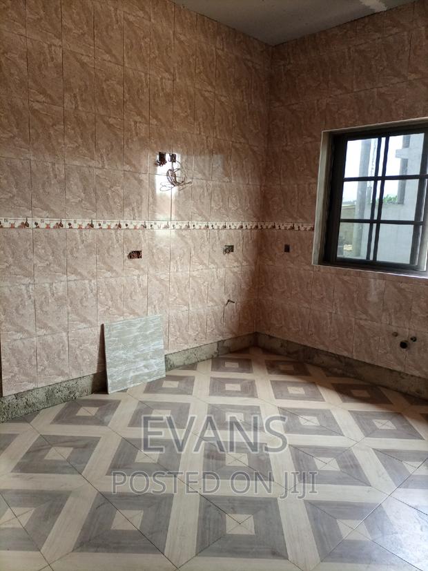 Quality and Affordable Team of Tiles Layer Ready to Work . · Photo 4