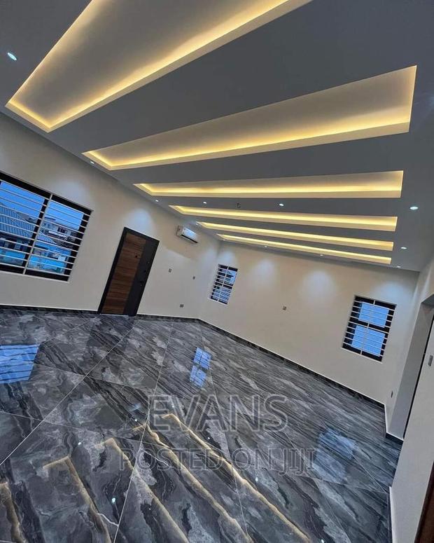 Quality and Affordable Team of Tiles Layer Ready to Work . · Photo 1