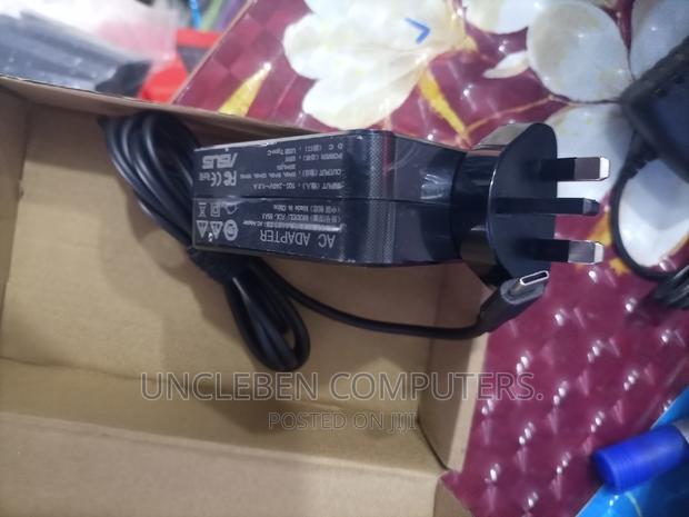 ASUS Type C Charger 20v, 15v, 12v, 9v, 5v 65w · Photo 4