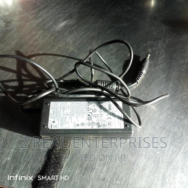 Universal AC Adapter 19V for Laptop CPA09-004A · Photo 3