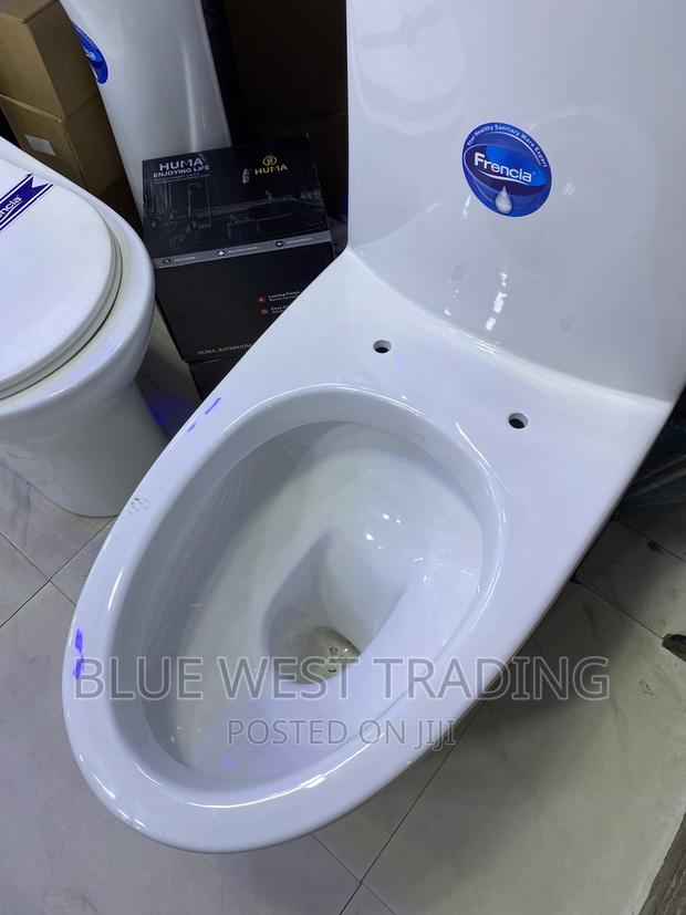 Frencia Water Closet Combined Water Closet · Photo 2