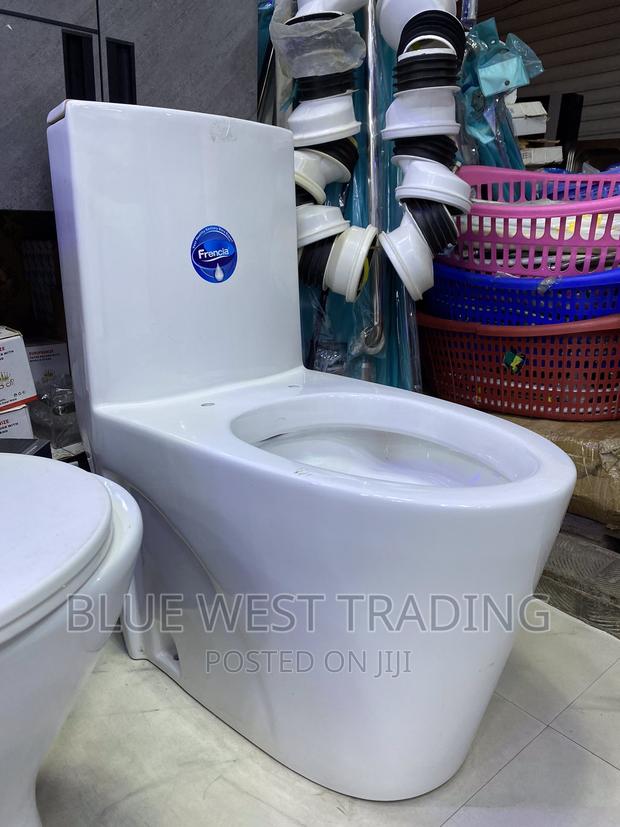 Frencia Water Closet Combined Water Closet · Photo 1