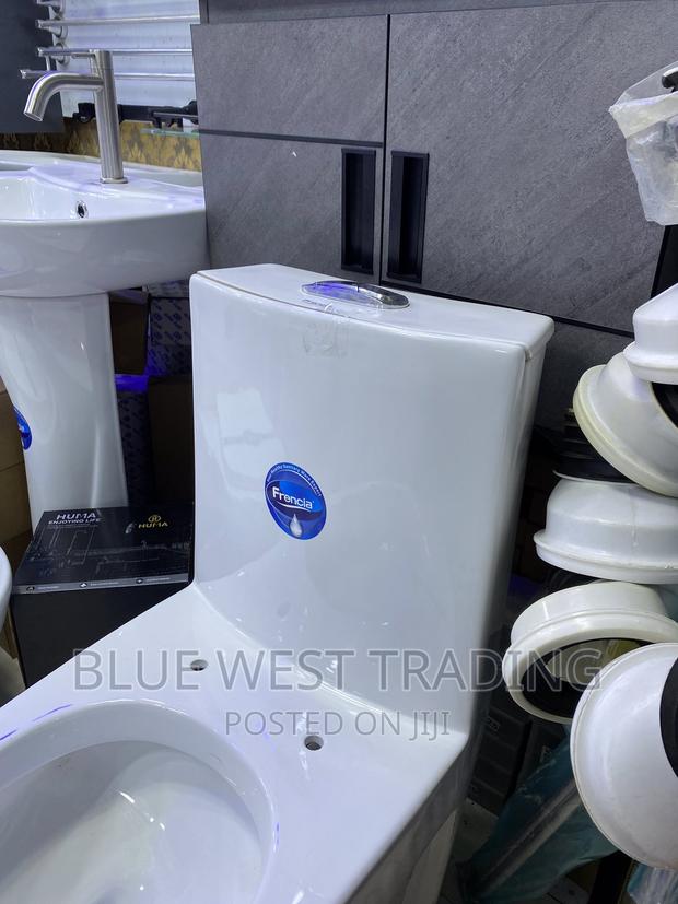 Frencia Water Closet Combined Water Closet · Photo 3