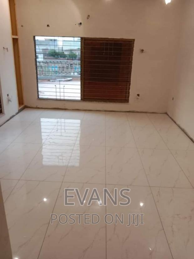 Professional Tiles Layer · Photo 3