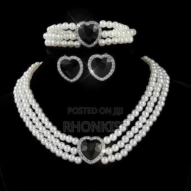 Pearl Necklace · Photo 1