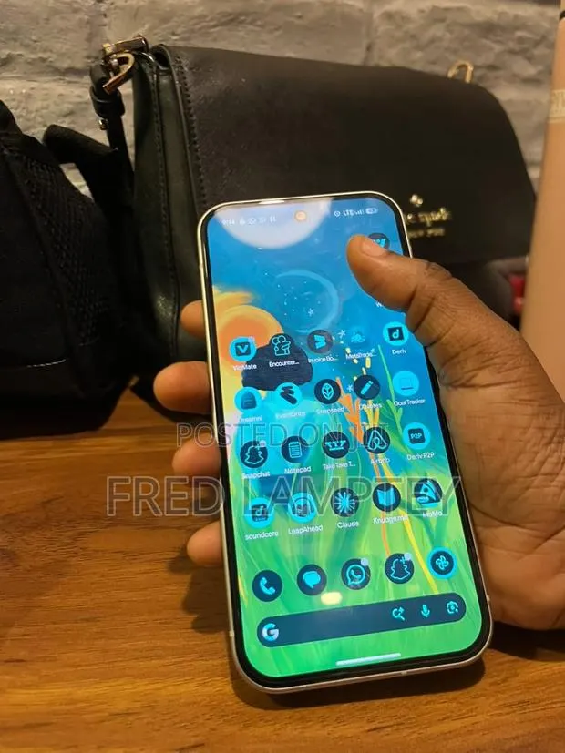 Google Pixel 9 256 GB White · Photo 1