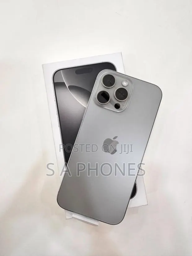 Apple iPhone 16 Pro Max 256 GB Silver · Photo 1