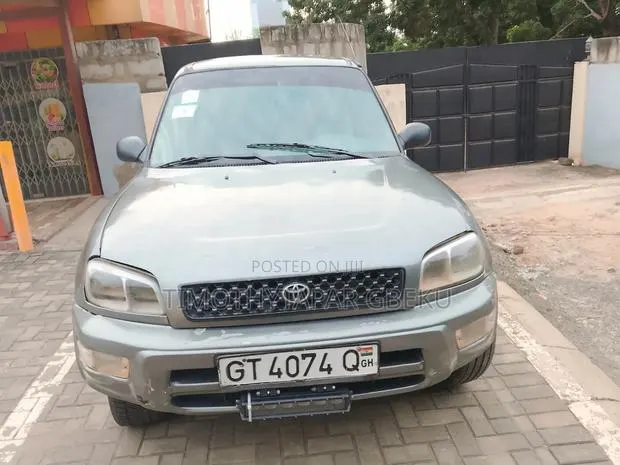 Toyota RAV4 Base 4x4 1997 Gray · Photo 1