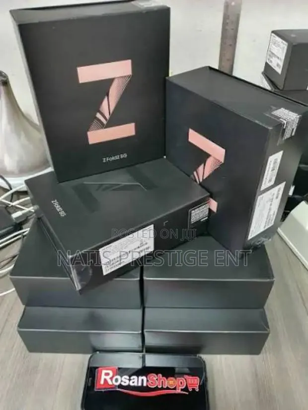 New Samsung Galaxy Z Fold 2 256 GB Black · Photo 1