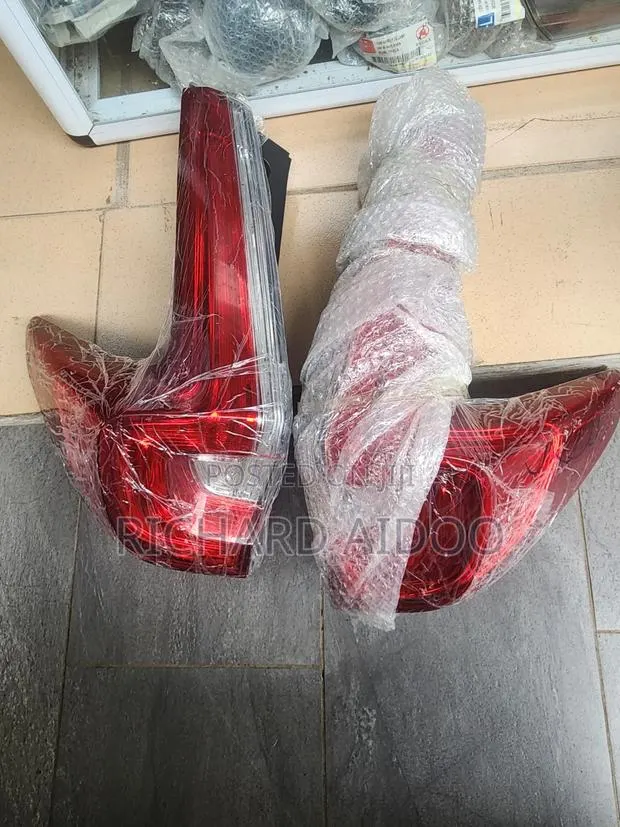Honda CR-V 2017/2018 Taillight Available · Photo 1