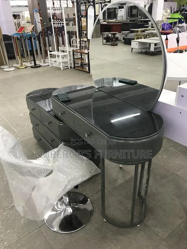 Glow Up Station: Imported Led Round Mirror Dressing Table · Photo 1
