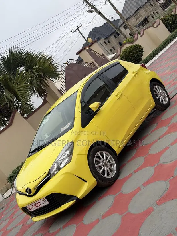 Toyota Vitz 1.5 FWD 5dr 2015 Yellow · Photo 1