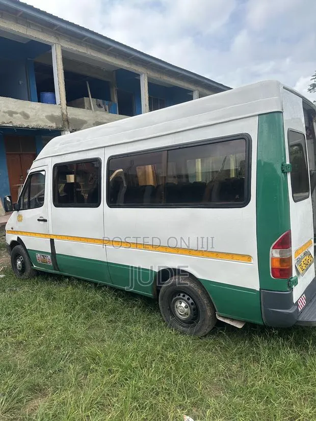 Mercedes-Benz Sprinter 2002 White · Photo 1