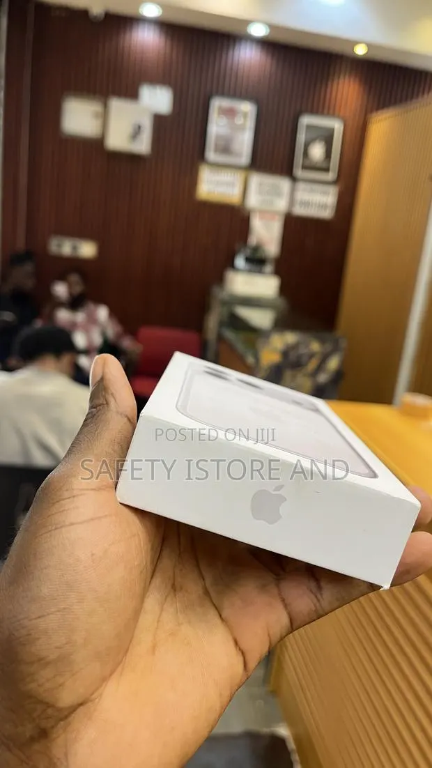 New Apple iPhone 17 Pro 256 GB Silver · Photo 1