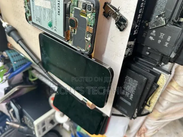 Phone Repair Screen Battery Board Samsung iPhone Replacement Sale · Photo 1