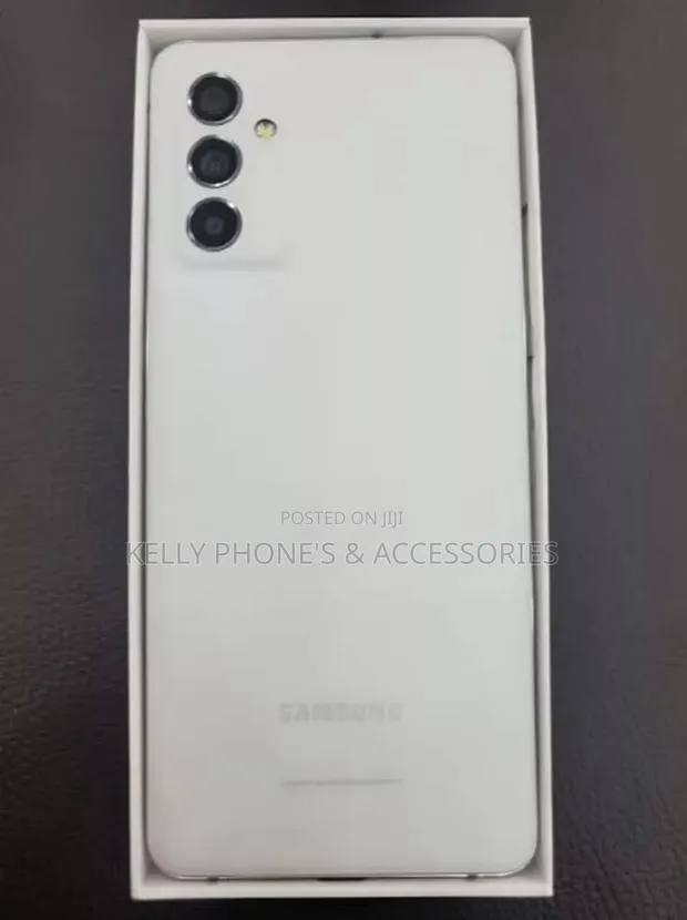 New Samsung Galaxy A82 5G (Galaxy Quantum 2) 128 GB White · Photo 1