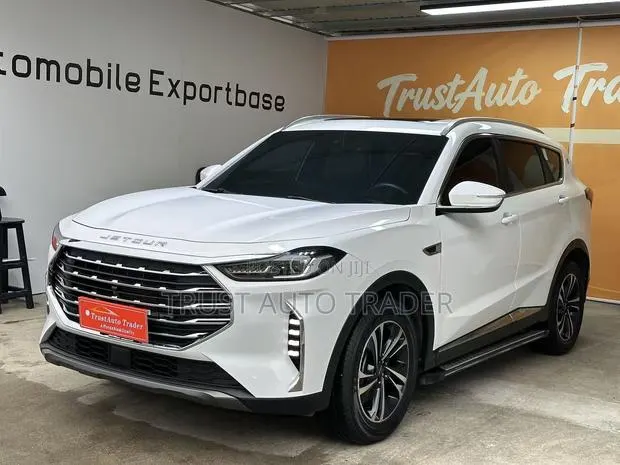 Jetour X70 Plus 1.5 7-Seater FWD 2022 White · Photo 1