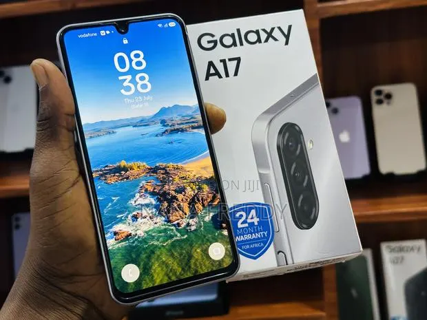 New Samsung Galaxy A17 128 GB Silver · Photo 1