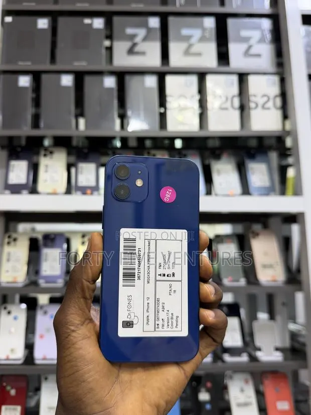 Apple iPhone 12 128 GB Blue · Photo 1