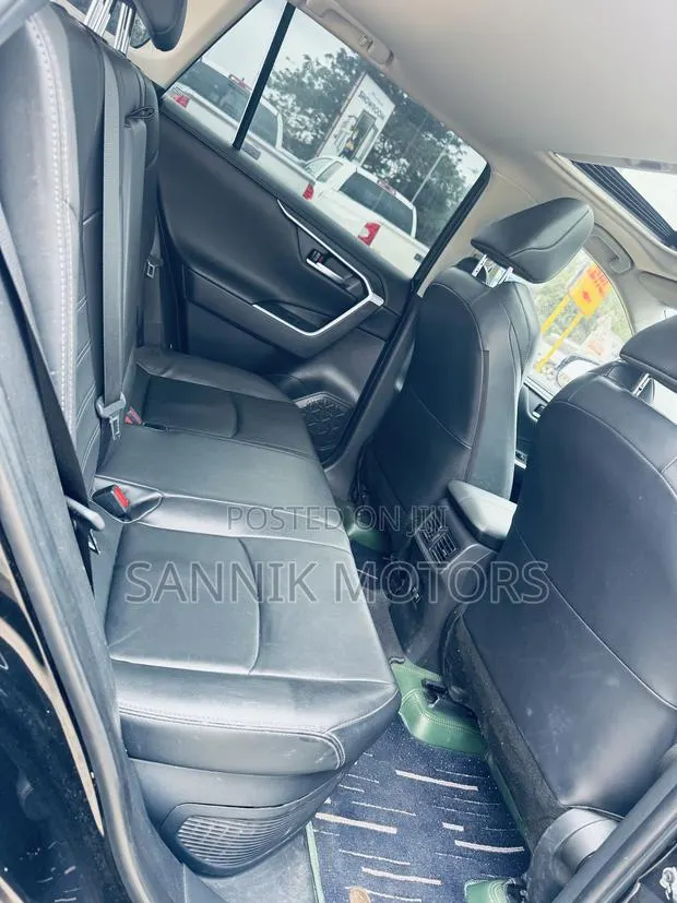 Toyota RAV4 Limited 2021 Black · Photo 1