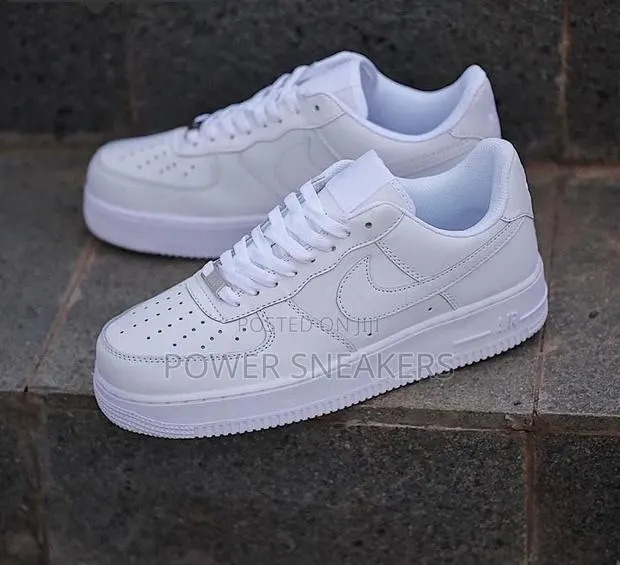 Air Force 1 White and Black · Photo 1