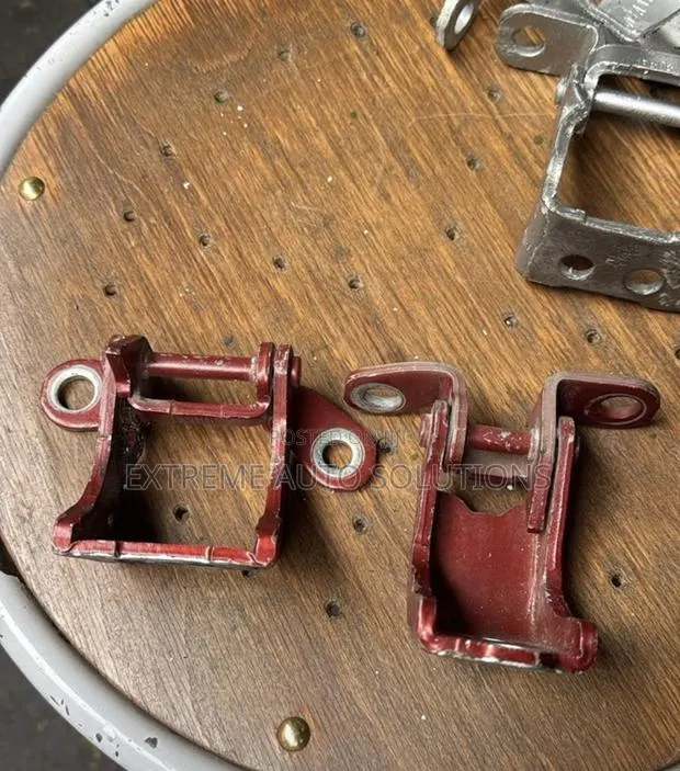 CRV 2017 - 2025 Back Door Hinge. · Photo 1