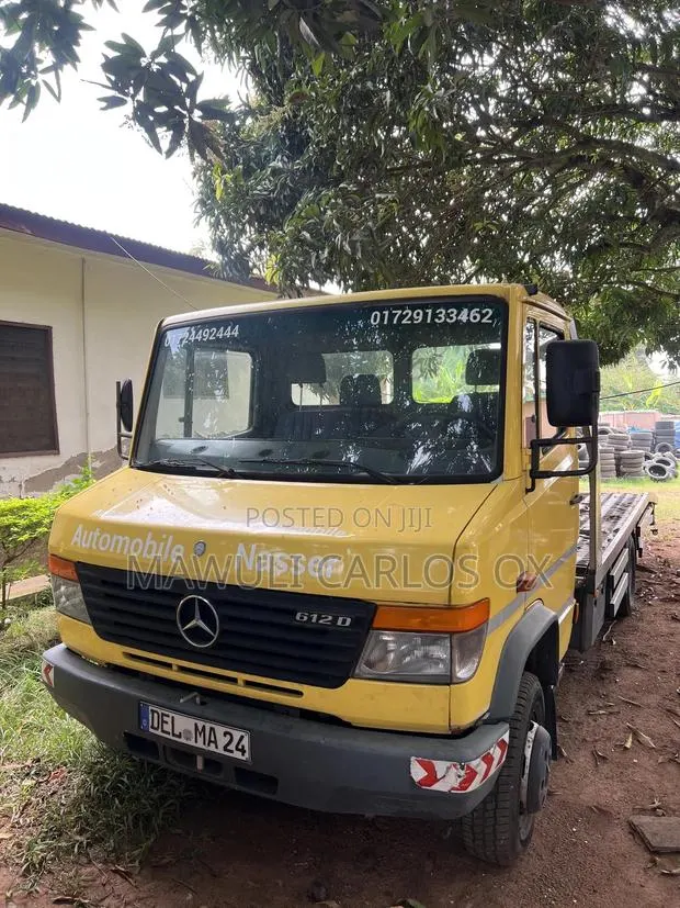 Mercedes Benz 612d 2001 Yellow · Photo 1