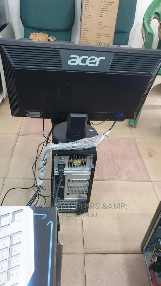Desktop Computer Dell 4GB Intel Core I3 HDD 500GB · Photo 1