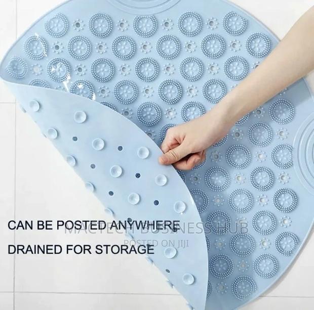 Anti Slip Shower Floor · Photo 4