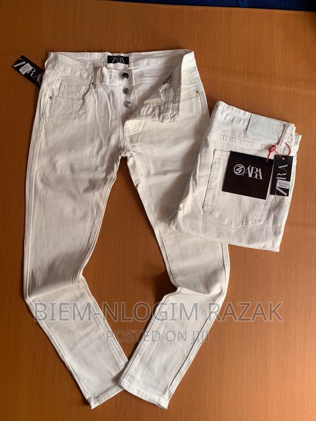 Original Zara White Jeans Available in Stock · Photo 2