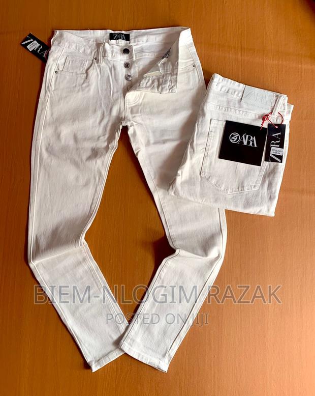 Original Zara White Jeans Available in Stock · Photo 1