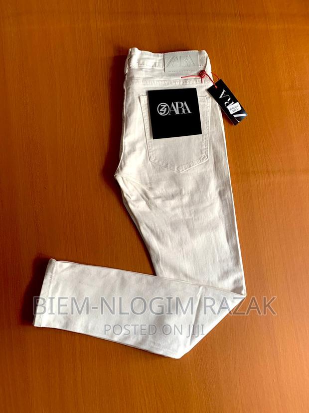 Original Zara White Jeans Available in Stock · Photo 3