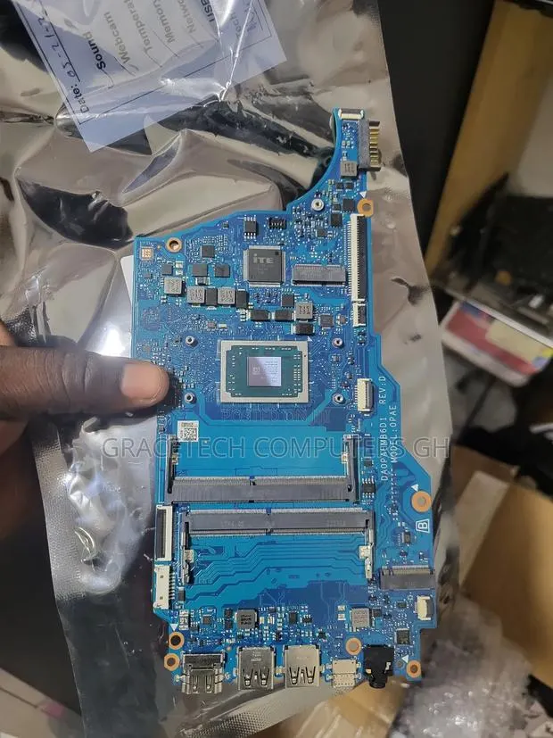 Hp 14-Fq Motherboard Athlon Silver · Photo 1