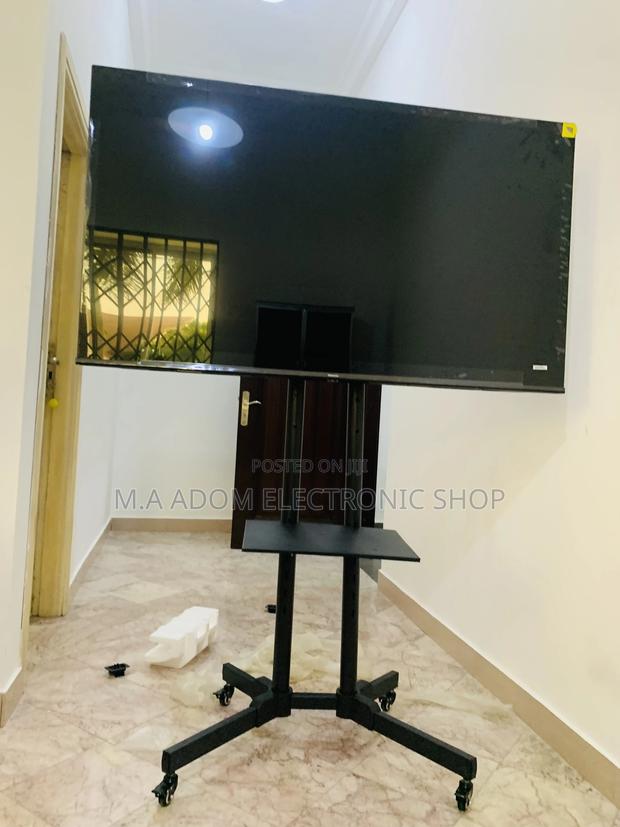Universal Mobile TV Cart TV Stand for LED LCD 37"-70" Screen · Photo 1