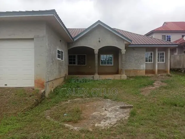 5bdrm House in Alex Otuo Properties, Kumasi Metropolitan for sale · Photo 1