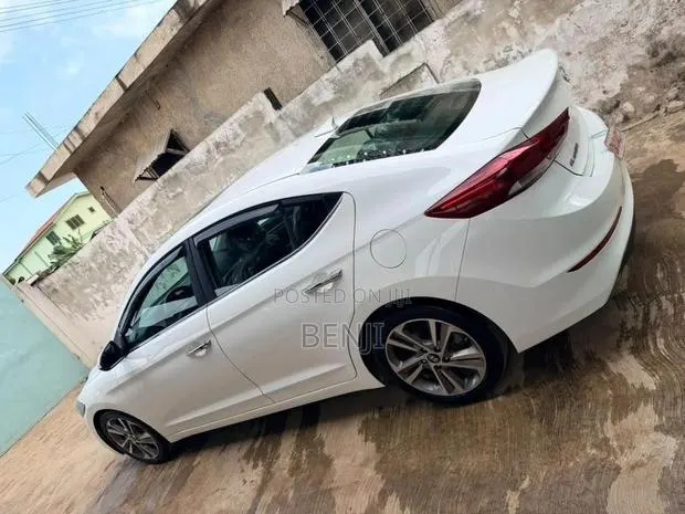 Hyundai Elantra 2017 White · Photo 1