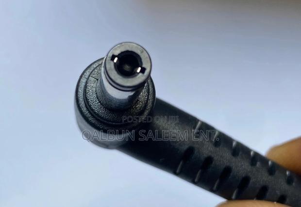 Original Toshiba Laptop Adapter 19V 3.42A 65W · Photo 3
