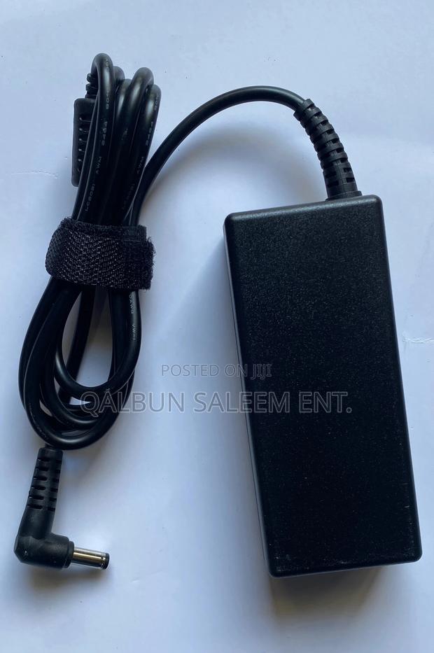 Original Toshiba Laptop Adapter 19V 3.42A 65W · Photo 2