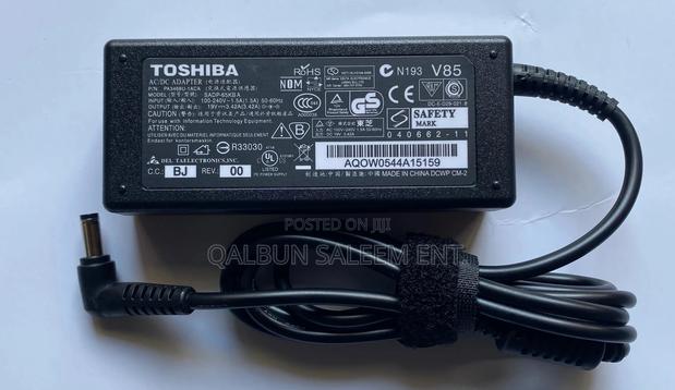 Original Toshiba Laptop Adapter 19V 3.42A 65W · Photo 1