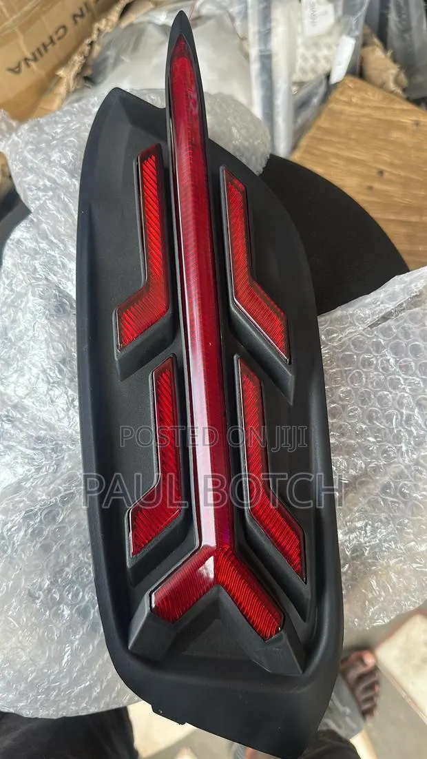2016,2017,2018,2019,2020,2021 Honda Civic Rear Bumper Reflectors · Photo 1