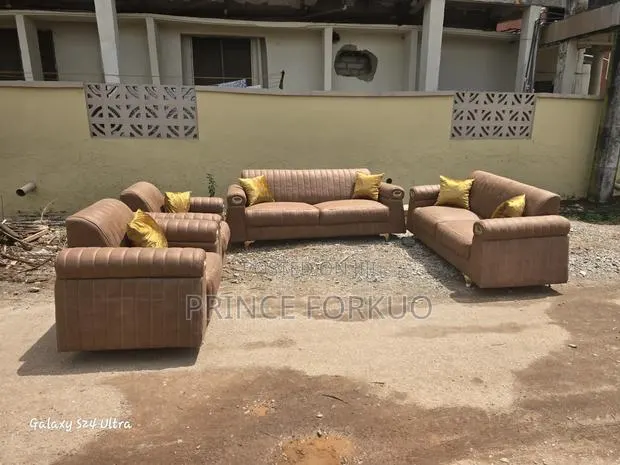 Lady Furniture Work · Photo 1