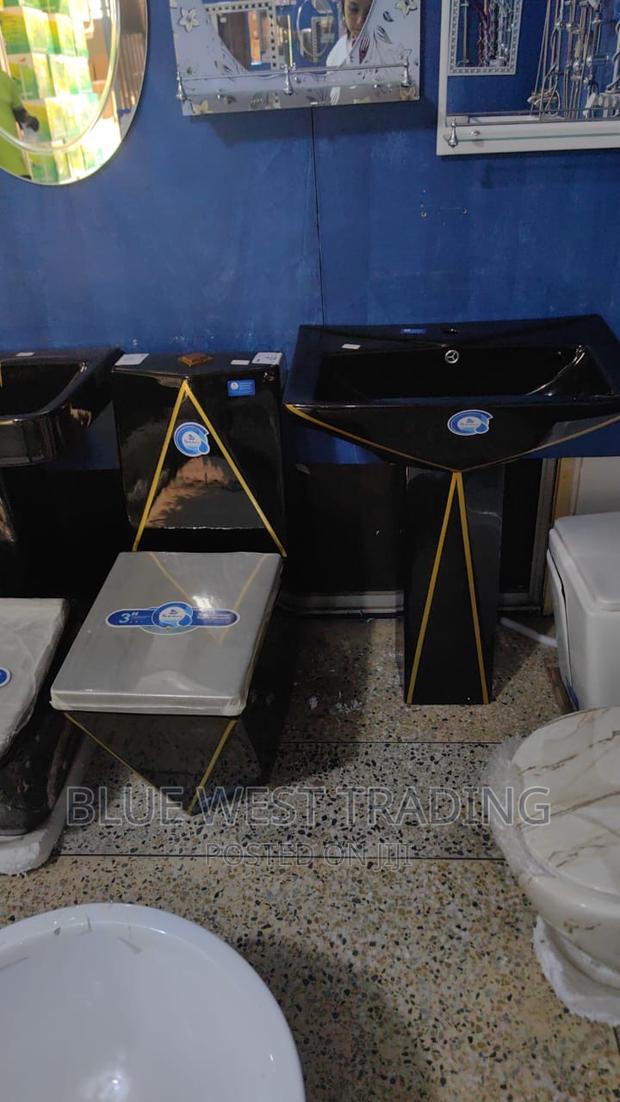 Black Water Closet - DIAMOND SHAPED WATER CLOSET · Photo 2