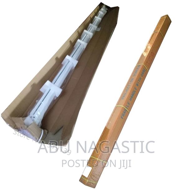 Electric Projector Screen 180x180 · Photo 3