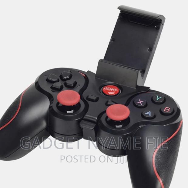 V13 Wireless Bluetooth Game Controller · Photo 1