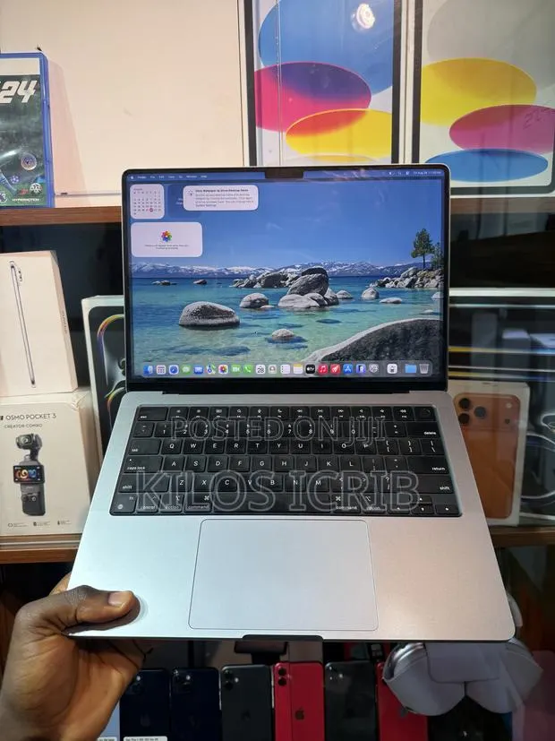 Laptop Apple MacBook Pro 8GB Apple M3 SSD 512GB · Photo 1